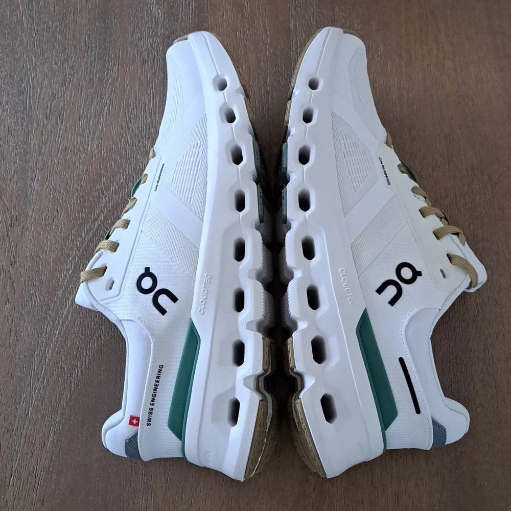 On Cloudrunner 2 - Color: White / Green - Size: Women 9.5 - Picture 7 of 9